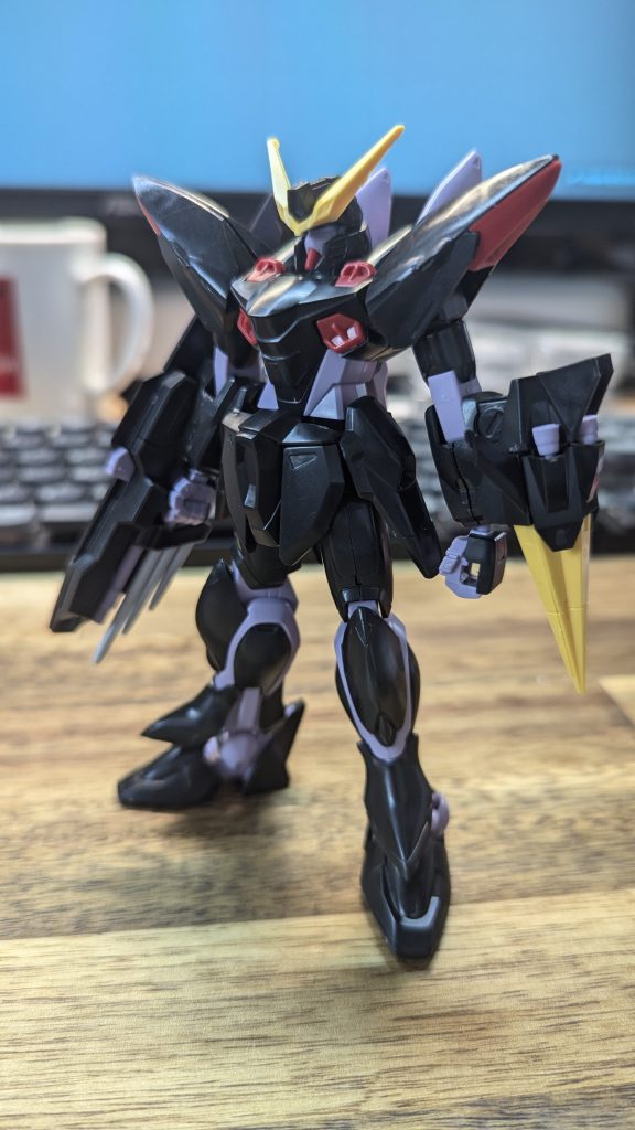 ミキシングの犠牲となったHGブリッツ。当初はこちらを素体にしようと進めていましたが、あまりにも古い関節(稼働)とスタイルで、すぐに諦めがつきました。たしかMGでは販売されているので、今後はそちらを手にしたいですね。