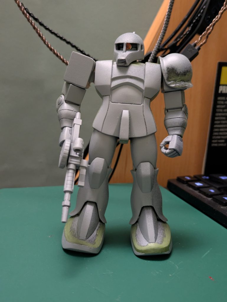 関節などは全く改造していませんので、本当にほとんど動きません。しかしながらプロポーションの良さには驚かされます。関節のタイミングもキットのままです。