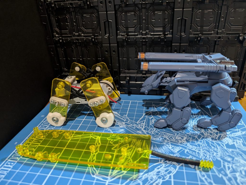 メカニカルドッグの胴体をごっそり入れ替えて、素組のバクゥ並みに縮めました。さて、バクゥとフージョンできますでしょうか。