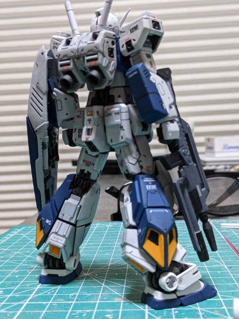 ふくらはぎのスラスターは、可動するようにしました。