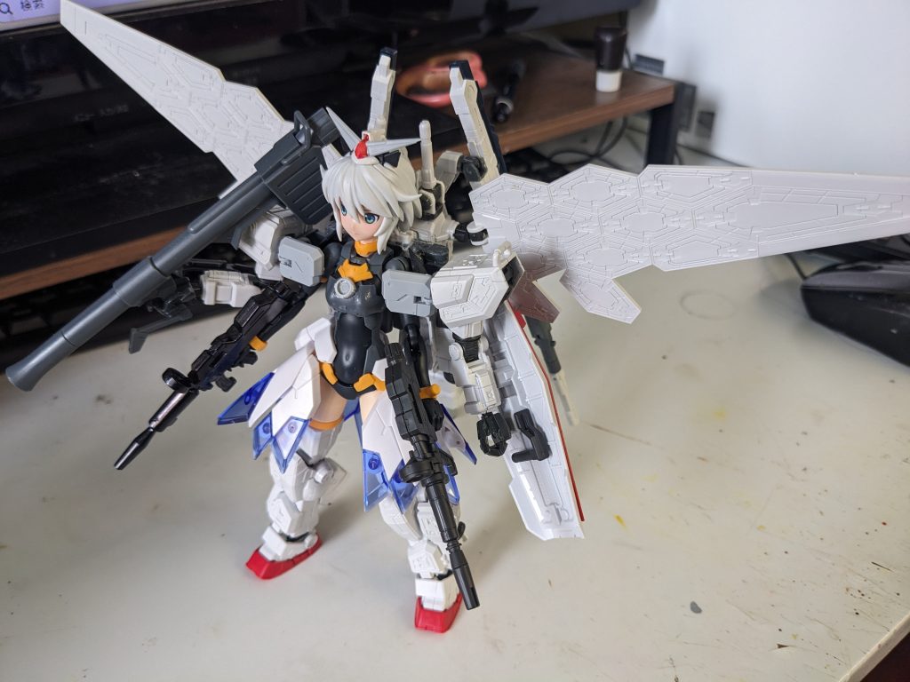 そしてマチュとニャアンは地球で暮らしていたのだが、ある時ジュースと間違って缶チューハイを購入してしまったことで騒動になる。レディキラーみたいな代物でアルコールが進み、なんでそう思ったか謎なのだが、「MSで踊って動画取りたい」「いいね沢山でしよ〜にんよっきゅ〜みたしたーい」となった。そして始まるMS二機によるマヴ戦術ダンス、アルコールはNT感覚を通してジークアクスとジフレドに逆干渉し、この上ないシンクロをたたき出し、最悪の条件がそろった結果…ゼクノヴァが発動しかけてしまう。開きかけるゼクノヴァをバックに踊り狂う二機は動画サイトで話題になり、事情を知る者にとってはまさに絶望の光景だった。「「飛び出していけ~」」などと歌っている二人に、コメントで「それは飛び出しちゃいけない一線だろ‼」「止まれバカ‼」と突っ込みが入るが、酔っ払いがそれに気づくことはない。世界の終わりナウっと思われたその瞬間…。「なにやってんですかあんたら⁈」開きかけたゼクノヴァの先から助走をつけて出てきた万博ちゃんがドロップキックをかまし、二体を蹴り飛ばすとすかさずツインサテライトキャノンでキラキラ世界にご案内からの怒説教開始のコンボを決めた。問題の動画は、ゼグノヴァとMS二機のダンスまではまだ世界の危機かと騒がれたものの、その後にMS大の美少女が乱入した時点で現実感が崩壊、更に身の丈の長さのキャノンを展開してゼロ距離でぶちかまし、光にする内容がCGすげーと高評価を受け、関係各所もそれに乗っかって隠ぺいしたため、誰も本気にしなかった。まあ、これを現実と思う人間は頭がどうかしている。こうして人知れずまた世界は救われたのだった。最後まで見ていただいてありがとうございます。何とか万博期間中に間に合いました。