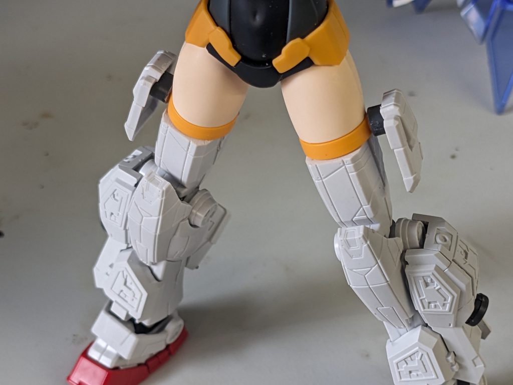 「あと、寝言でララァさんの名前を呼んで同衾の女性に聞かれたなんてことも…」「キャ、大佐ったら~」喜声を上げるララァはうれしそうだが、それでいいのかとだれもが思う。「死体蹴りはやめてあげてください‼」シャリアブルがシャアのフォローをしようとするが、見間違いでなければさっきまで殺し合いをしていた気がする。ちなみにここにNTに覚醒してたっぽい紫B…おばさまがいないのはシャアとシャリアにきっちり〇されたからだ。いくらNT能力に目覚めようと負傷した上に専用機とほぼ専用機に乗ったNT二人を相手にしては生存フラグを立てることはかなわなかったらしい。「ララァさん、本当にあんな人でいいんですか‽そのうち僕と契約してママになってよって言い出しかねませんよ?」天パはあれで結構な戦闘狂で永遠の中二病なところあるし、赤い方はマザコン拗らせまくっているしでなんでこの二人の間にいたいのか本当に気が知れない。「問題ないわ、むしろそこがかわいいんじゃない」比喩でなくメンタル的にも物理的にもみんなが引いた。「それに、お母さん役も赤ちゃん役もプレイ経験あるわ、どんと来いよ」「未成年もいるんですからプレイ言わないでください」そういえばこの人はそういう経歴の持ち主だったな~と遠い目になっていろいろあきらめた。むしろこの人くらいじゃないとあの二人を受け入れるなんて無理なのかもしれない。