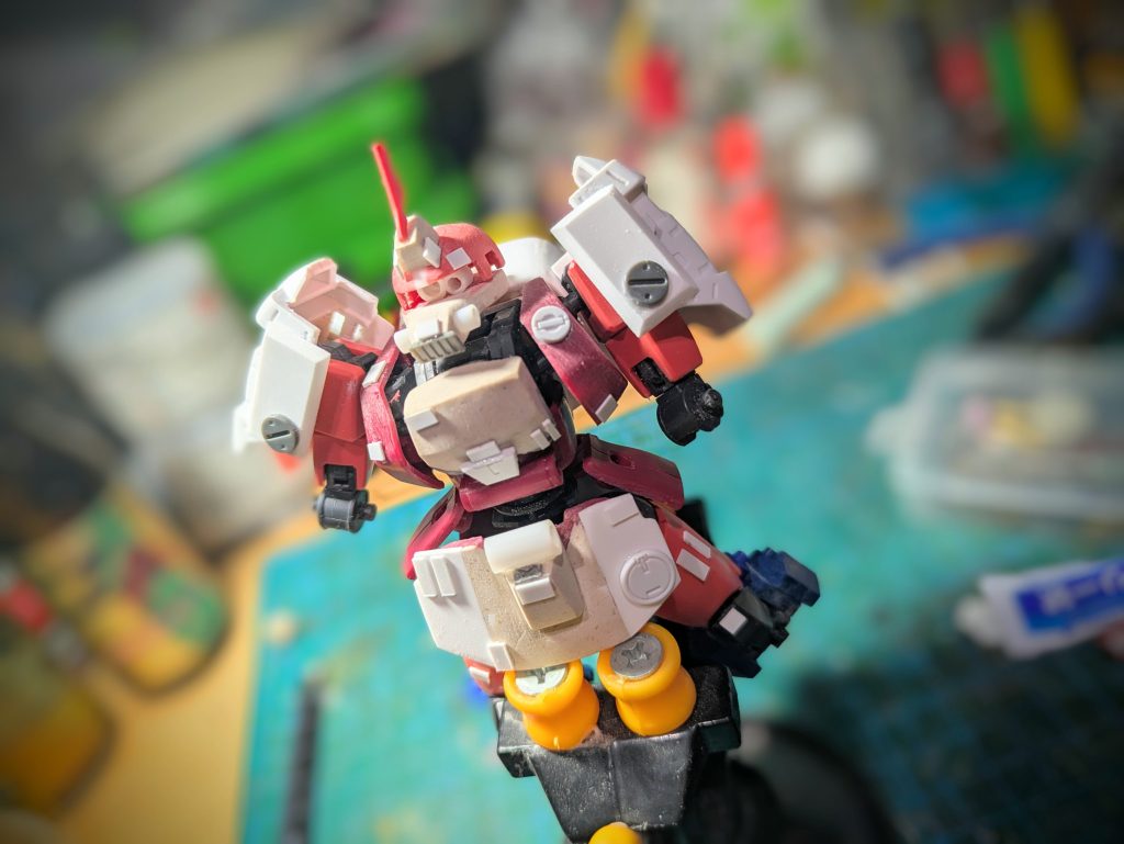 全体的にプラ材、ポリパテ、30MMのパーツで出来ております。