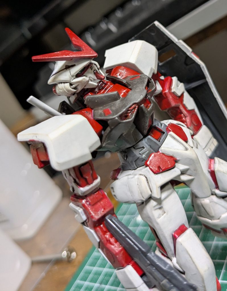 というわけで、コレクションシリーズの7体目、 ガンダムアストレイ レッドフレームさんでした。力尽き気味で塗りも墨入れも汚しも雑になってしまった感があるので、次は塗り分け不要なナニカで息抜きしたいと思います。