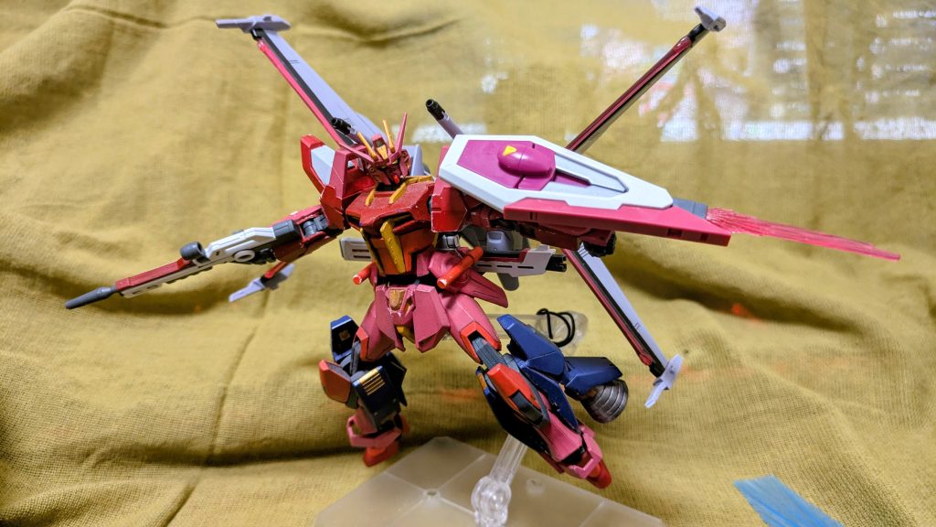 M.A.R.S.システム自機が被弾する瞬間に各種センサーが被弾角度を調整し機体へのダメージを軽減するシステム。演算許容量の問題で無制限に稼働することはできないが、VPS装甲と相まって実弾兵器に対する防御力が高まり、ビームに対してもC.E.の標準的MSに施された耐ビームコーティングを最大限発揮する角度に調整する。演算許容量をオーバーした瞬間機体が1.5秒ほど硬直する欠点を抱えている。