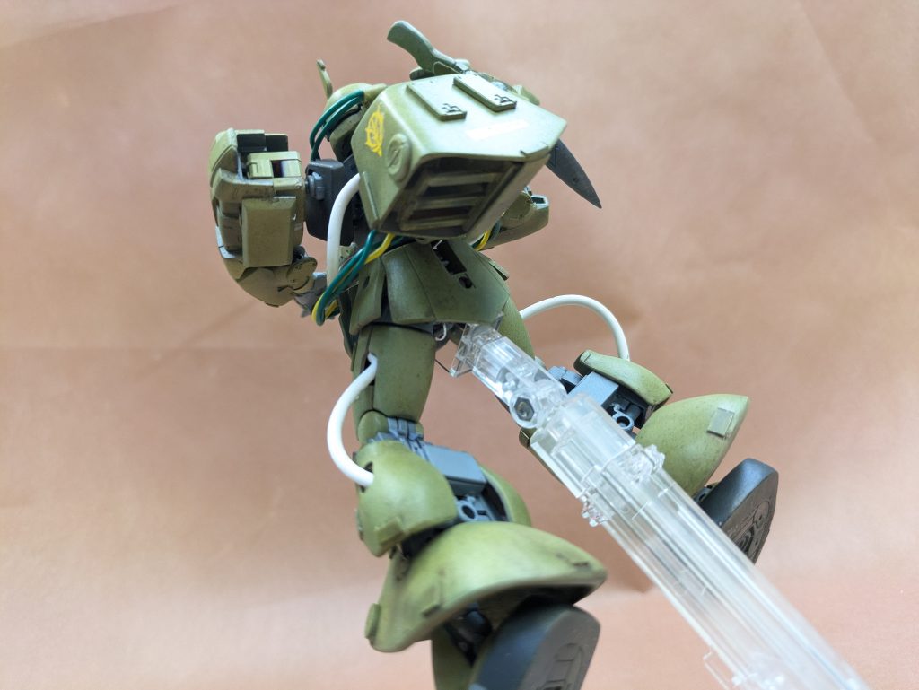 バックパックはプラ板とポリパテでザク・マリナーっぽい大型ランドセルを自作。