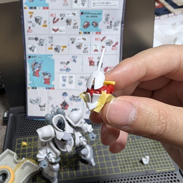 頭部のイメージなんですが、完全脳内設定ですけど、過去作マークシックスの頭部の外装をギャンにしました的な被せ方をしたいと思っています✨️（1枚目）