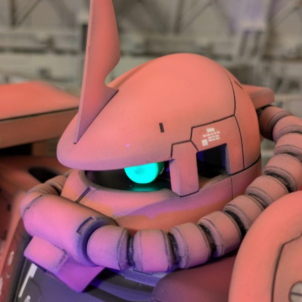 超でかい💦メガサイズ・シャア専用ザク