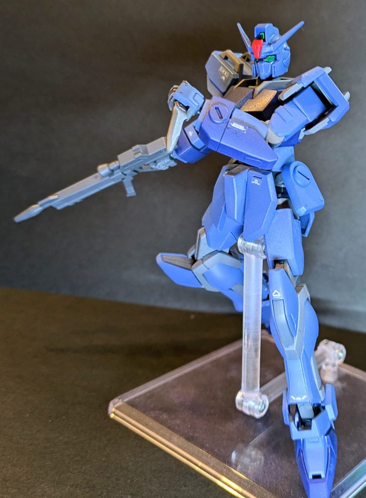 ガンダムタイプのアンテナにゴーグルアイだとしっくりしないのでエアリアルのグリーンアイのシールでイメージ変更してみました。