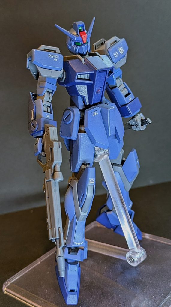 カラーイメージはスレイヴ・レイス隊の陸ジムを意識してみました。写真は青いけど、実物は結構暗めです。