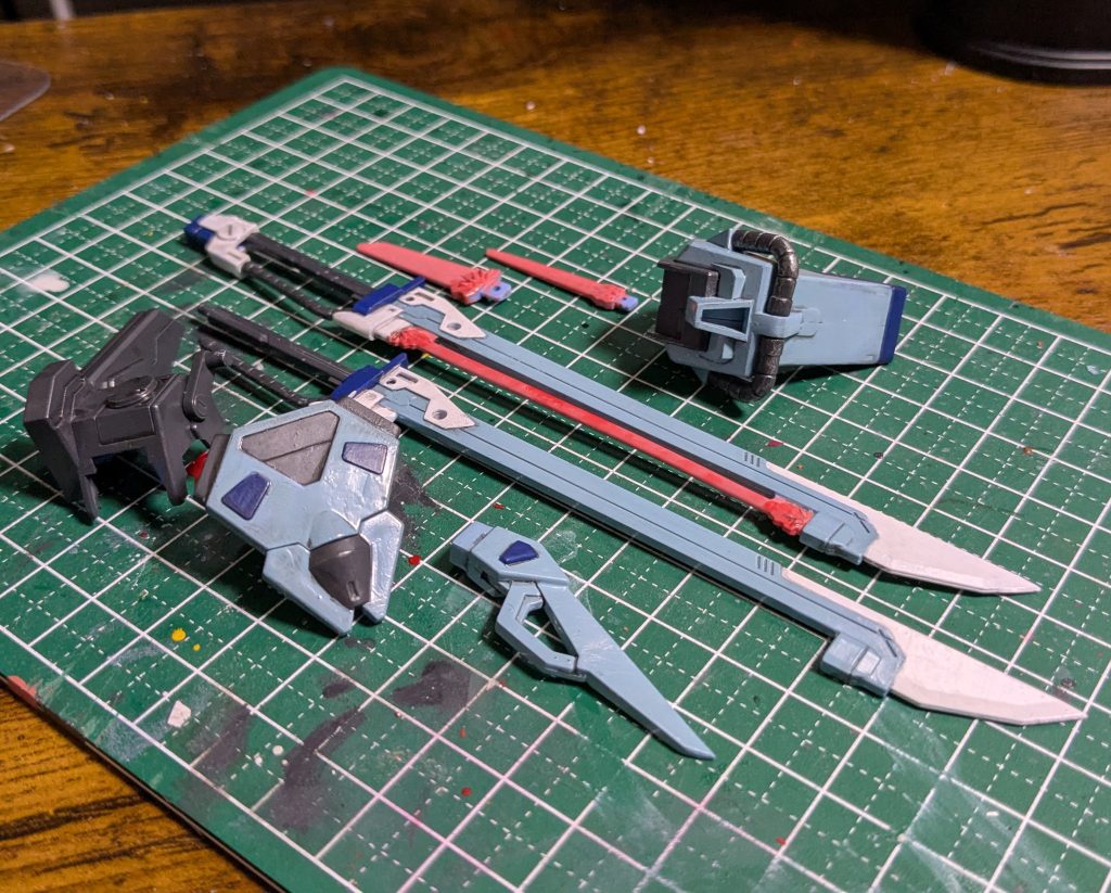今回のコレクションシリーズな部分。なぜか無駄に2セットあったので、ひとつはシュベルトゲーベルのビームソード部を切り落としてみました。うーんなんか普通。コレクションシリーズならではのチープさとか残念味が中途半端な気がします。