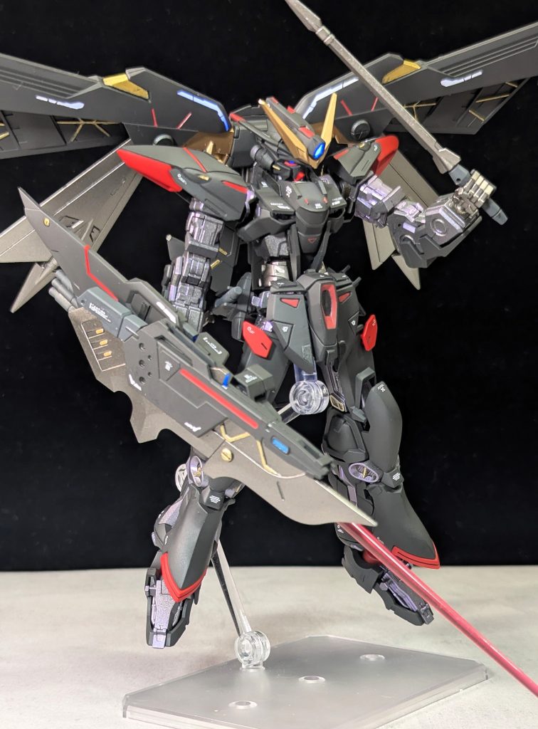 こちらの写真では、トリケロスとトリケロス改を重ねて装備させています。2つとも「右腕専用装備」なので、マウントする方法が思いつかずにこのような形態に。