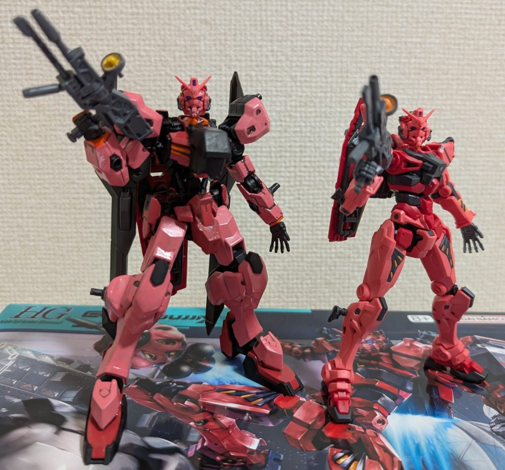 (ライフルを構えて)本家と比較。