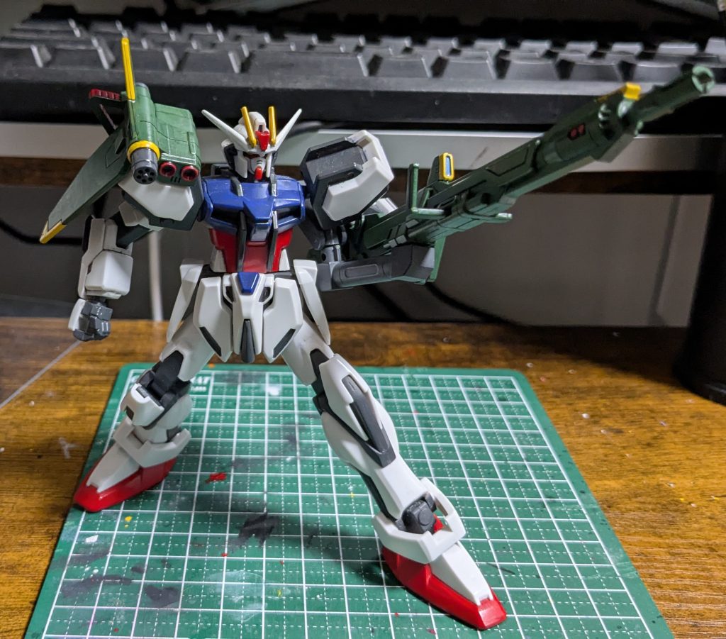 コレクションシリーズのランチャーストライカー with 旧HGとかのストライクガンダムたち