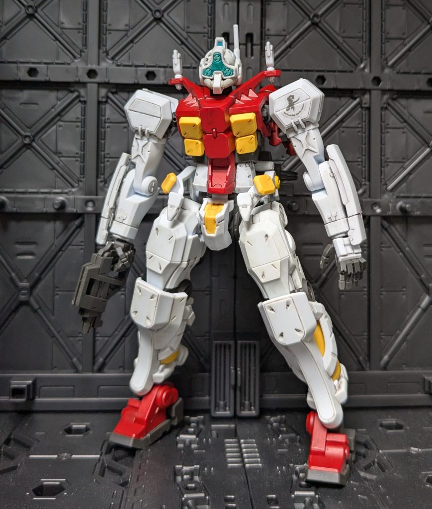 とりあえず立ち姿。直立できないのがおもしろい。白以外は塗った部分塗装。軽く全体にウォッシングと墨入れしてツヤ消しって感じです。元キットが優秀なぶん、変に手を加えるのが怖くなります。