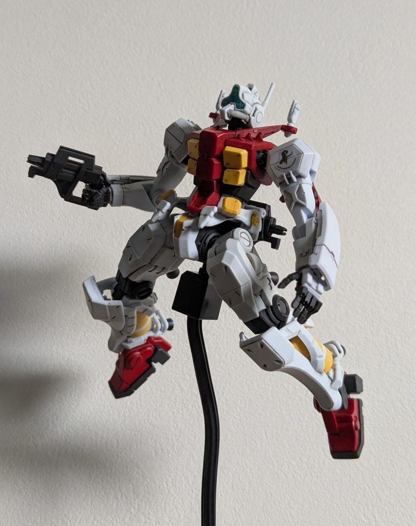 劇中も宇宙空間のみの活躍だったこともあって、浮いたポーズのほうがしっくりきます。