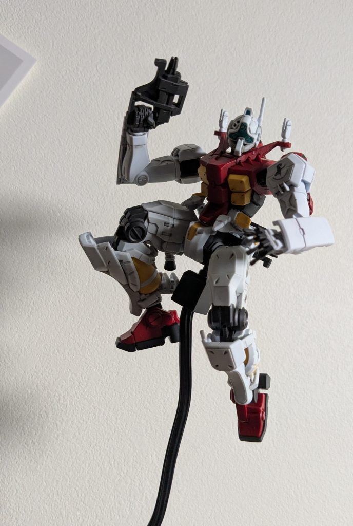 ゲルググの名称ながらガンダムのリバースエンジニアリング機なのでまあジム。でも襟回りとか、クチバシトサカあたりとか、脛の装甲の造形とか、どことなーくジオン味のあるデザインがはいっていて、さすがだなあって思います。いつかジオン正式カラーでも塗ってみたいなあ。