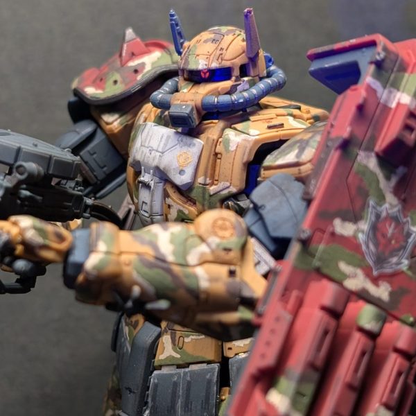 ザクⅡ　Ｆ型　ソラリ機(ウッドランド迷彩)