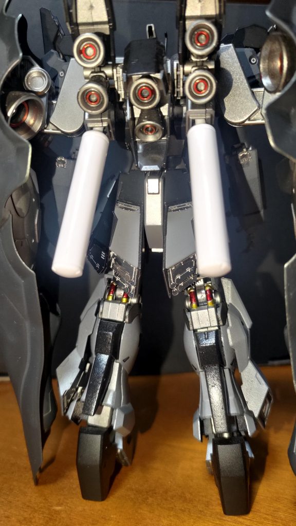 機体にはムーバブルフレームの一部にサイコフレームを使用している他、パイロットの思考をそのまま機体にフィードバックするマンマシンインターフェース「インテンション・オートマチック・システム」を採用している。