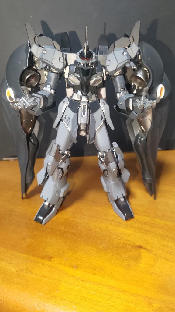 上記の装置を搭載したため、人権を無視した驚異的な加速と反応速度を実現。また、インテンション・オートマチック・システムをHADESに直接接続することにより、予知に近い動きを獲得した。その一方で強化人間ですら使い捨てにする悪魔的な欠陥機に仕上がった。