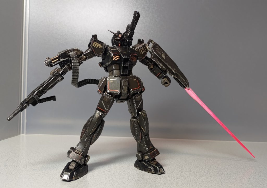 さらにサーベルを発振して全武装展開!!! なんとなくターンAの箱絵っぽいポーズ・・・