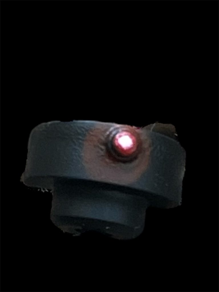 悪顔でほぼ見えないんですが…しっかりモノアイは筆塗りで光りましたよー✨