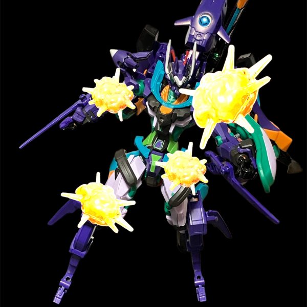 3.俗物がっ💢アクシズを背にぶつかり合う2機。マチュ！あなたはマチュだよっ！！しつこいぞ・・・せいっ💢ううううっ(>_<)向けられたビームサーベルをプラズマバイトとブレイドでいなし、素早く変形‼️・・・何っ！？足のプラズマカッターで切断➕キック^_^マチュ・・・病院行こ・・・記憶だって・・きっと。だが、下を向くマブラヴァから憎悪の声が・・・・・・貴様も私をマチュという。アマテ・ユズリハと・・・すでにいない人間を重ねて・・・私はハマーン・・ハマーン・カーンだっ💢汚らしいぞっ、俗物がっ💢密かに排出されていたファンネルが、ジフレドを八つ裂き。四肢を切り離され、必死に顔を動かすジフレドに砲口を向けるマブラヴァ。消えろおぉっ💢マ、マチューーーーー（ ;  ; ）頭部を失い停止するジフレド。それを見下ろすハマーンは、トドメを刺さずに去る。時は宇宙世紀0088。（6枚目）