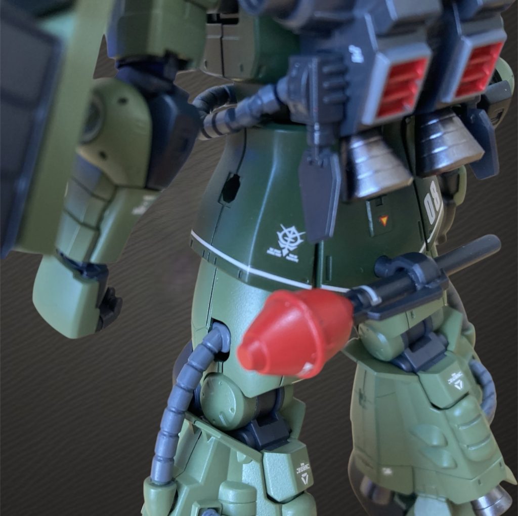 後方ショートタイプのシュツルムファウストを腰部に装備