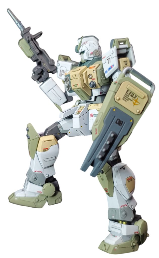 まずはマシンガン。シールドもEz-8と同じ様なディテールアップ。陸ガンのシールドカッコ良いですね~😁