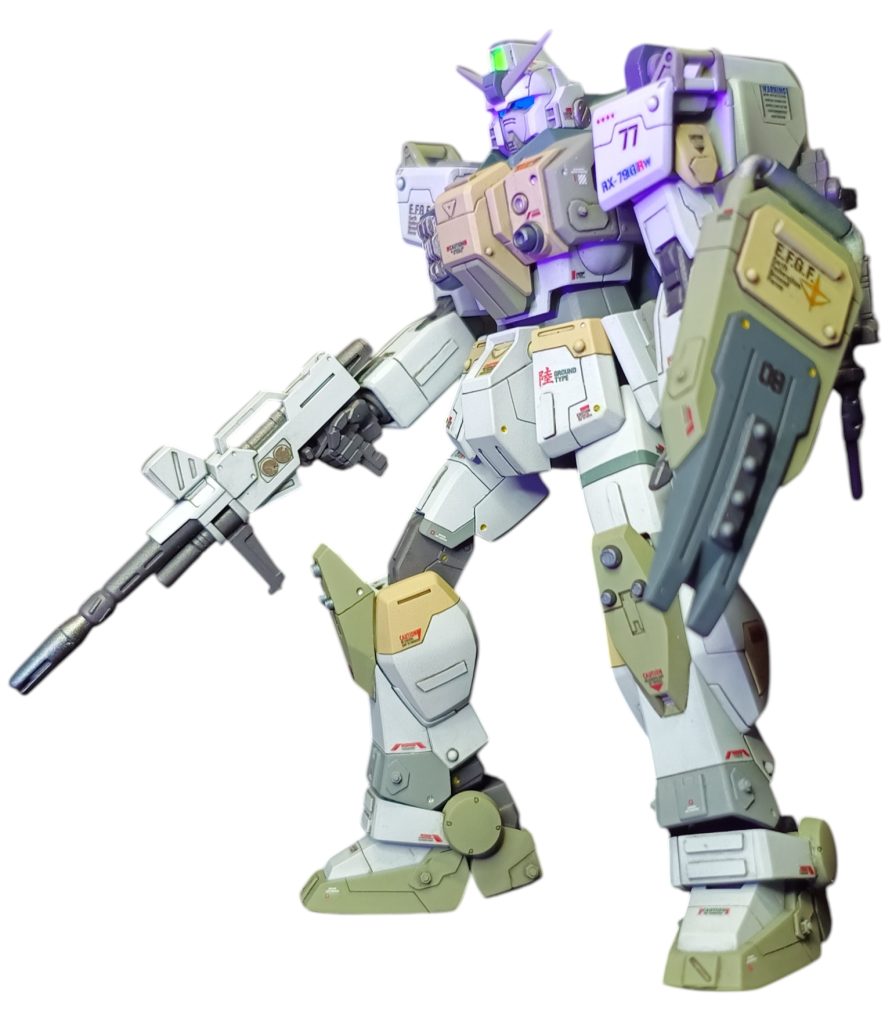 白いビームライフルって試作っぽくて好きです。デュアルアイはブルー、カメラはグリーンのビコーンです。