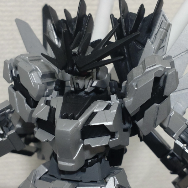 不死鳥と対を成す銀の龍