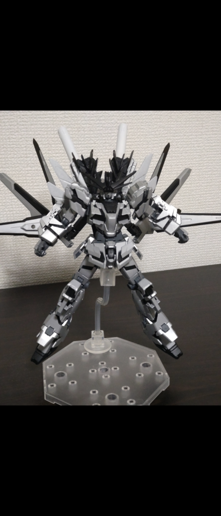 RX-０ユニコーンガンダム４号機『ティアマト』原初の母にして大いなる龍神をモチーフとしております。元ネタはある神ゲーオブ神ゲーからです。背面のバインダーは設定上サイコプレートです。背面はシナンジュ、オプションパーツバインダーガン（３つ分）、オプションパーツパワードアーム、フリーダム（バラエーナのみ）で構成してあります。