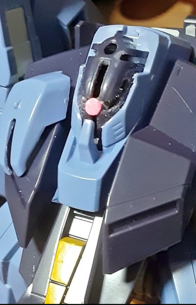 モノアイ部分は十字にくりぬいてレール式にしてます。