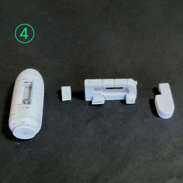ザクウォーリアの武装製作になりますが、今回は私なりに攻めの勢いが足りない気がして、ガナーパックを積層プラ板から作りたいと思います🤣内容が多いのでガナーパックで2回で投稿します🙏まずは一番苦労しそうなエネルギーパックからネットから参考画像を拾って寸法を確認し、簡単な図面を書いて①でプラ板を切り出します。②で接着します。③でパテを併用しながら削って整形。赤の矢印の所は本体に接続用のダボを作りました。④で本体のパーツも積層プラ板から製作しました。次大型ビーム砲編へ続く🙏（6枚目）