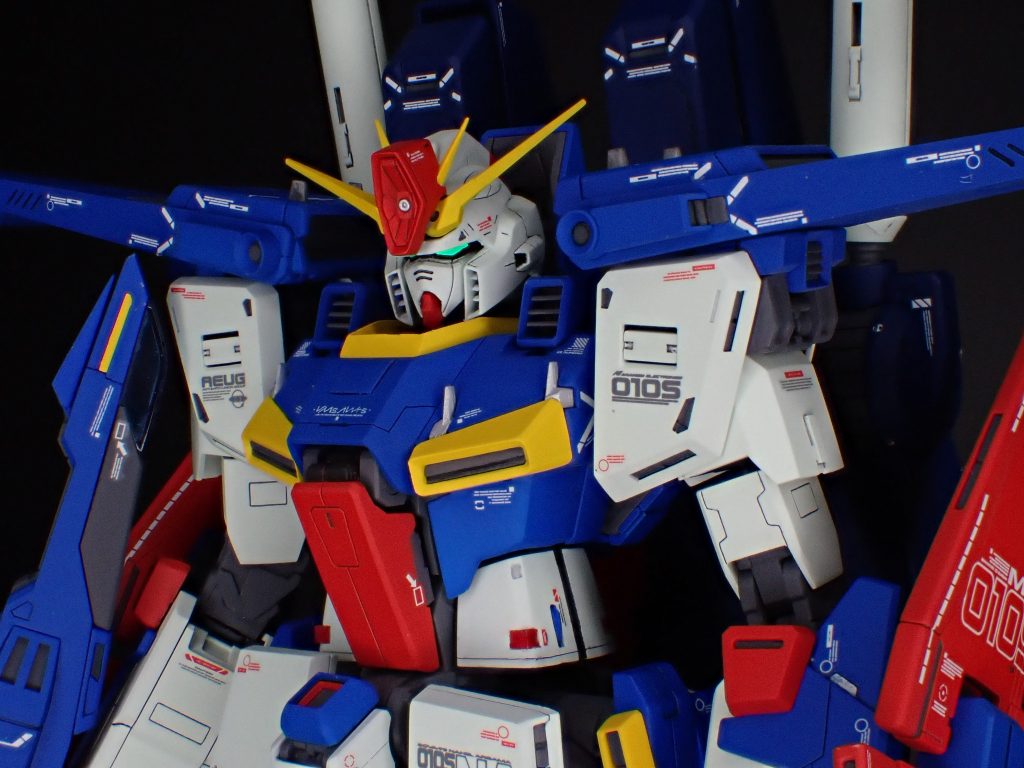 顔と肩にスリットを追加しました。コアファイターをアニメ設定に近づけました。