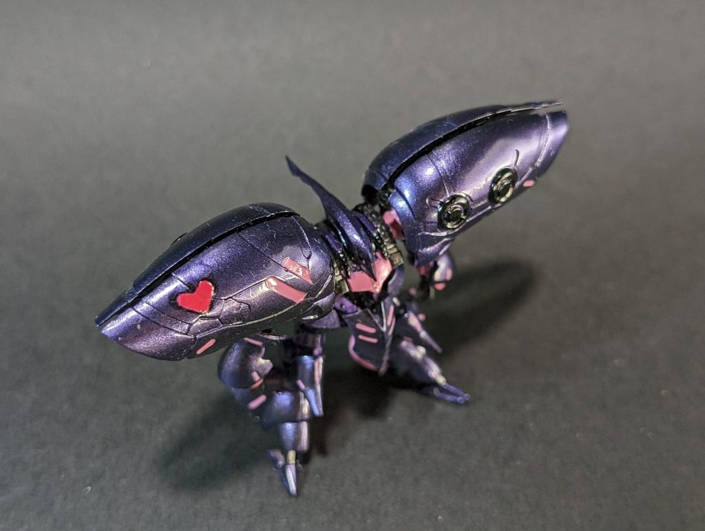 肩に塗装ハネしてしまったのでハートを描いてごまかしています。