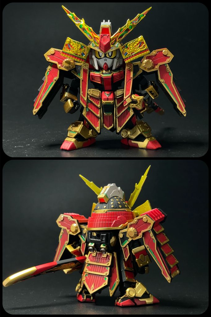 正面と後ろ斜め。マスキングやら拭き取りやら筆塗りやらを駆使して塗り分けました。だいたい設定通りの塗り分けですが、間違えた箇所、意図的に変えた箇所などもあります。グリーンは設定画より一部減らしてます。