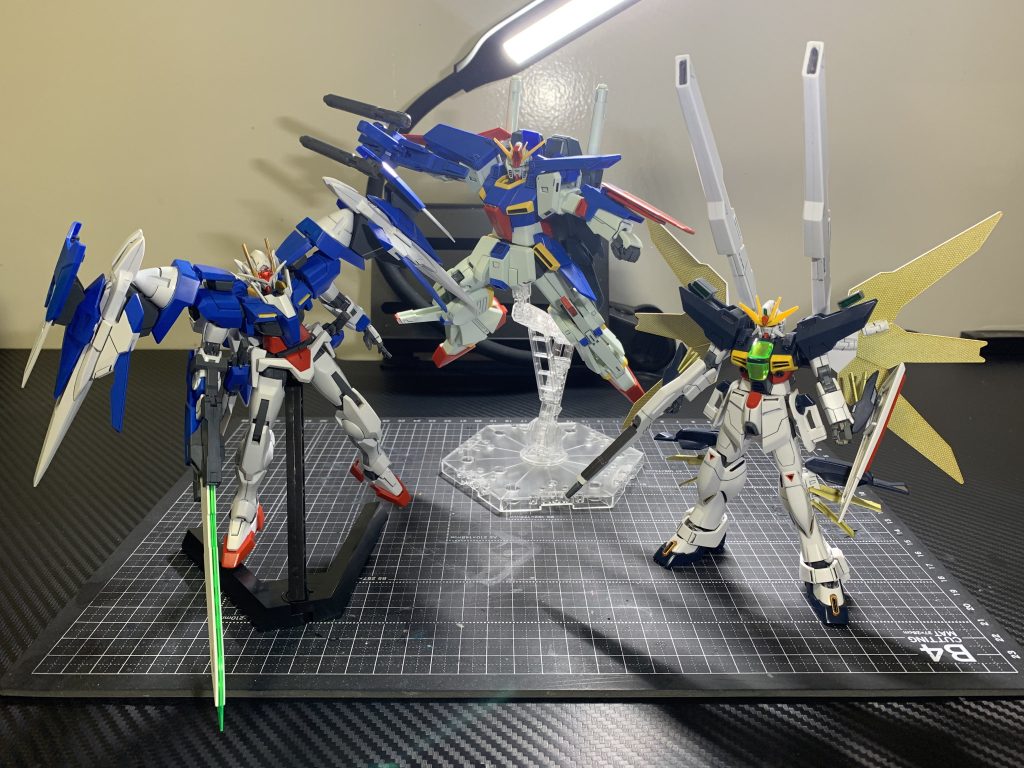 今回ミキシングに使ったHG 1/144 ガンダムDX , HG 1/144 ガンダムZZ , HG 1/144 OOライザー + GNソードIII です。