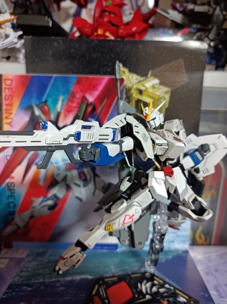 SEEDの定番ショットで決めようとするも、中々うまくいかないッ…