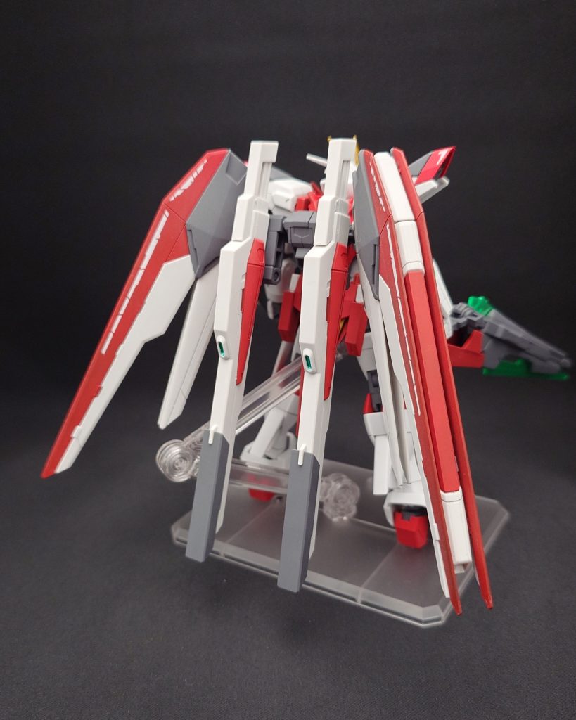 センス良く貼れる気がしないのでデカールは控え目に…