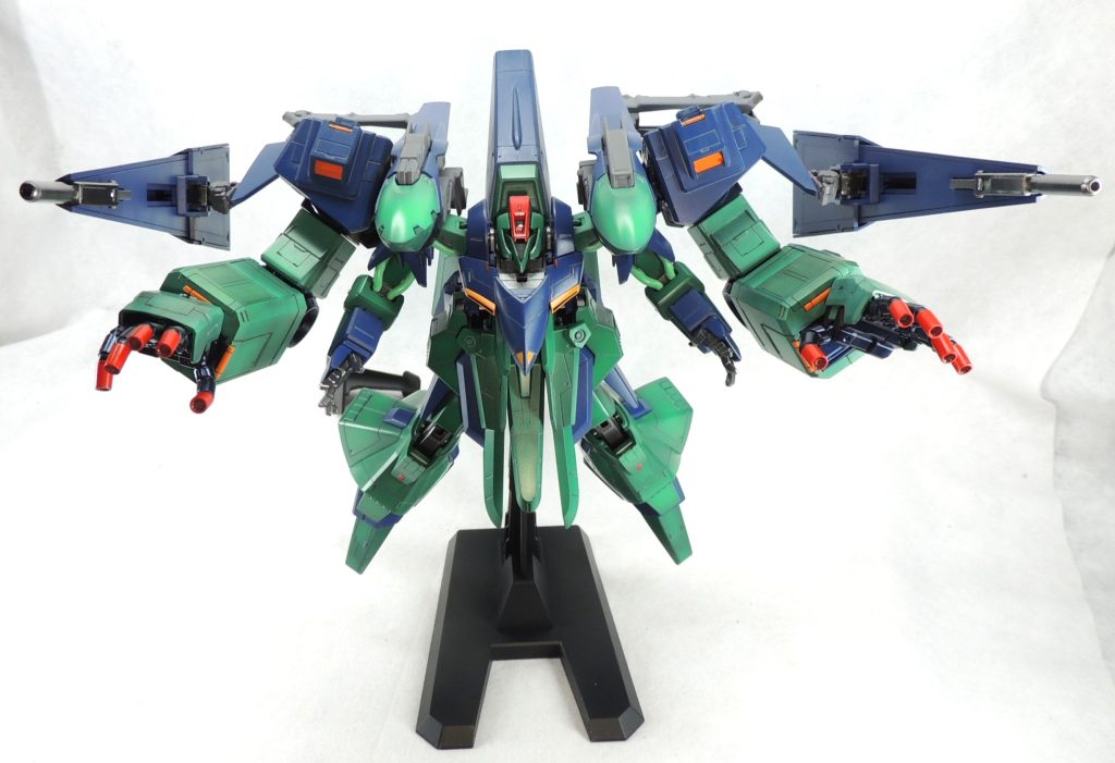 ギガンティック・アームとブースターで、迫力ある立体物に生まれ変わりました。