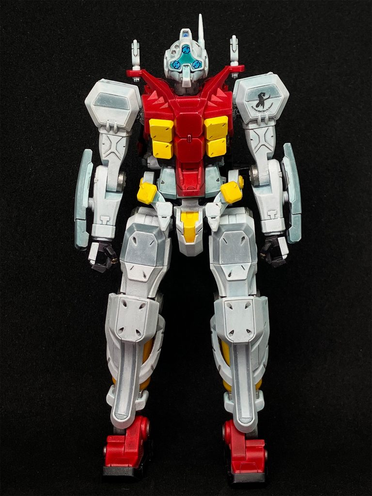 機体正面。左肩のマーキングもシイコ仕様。全体としてカラーリングは設定通りを心がけつつ、自分なりのわずかなアレンジを施す。