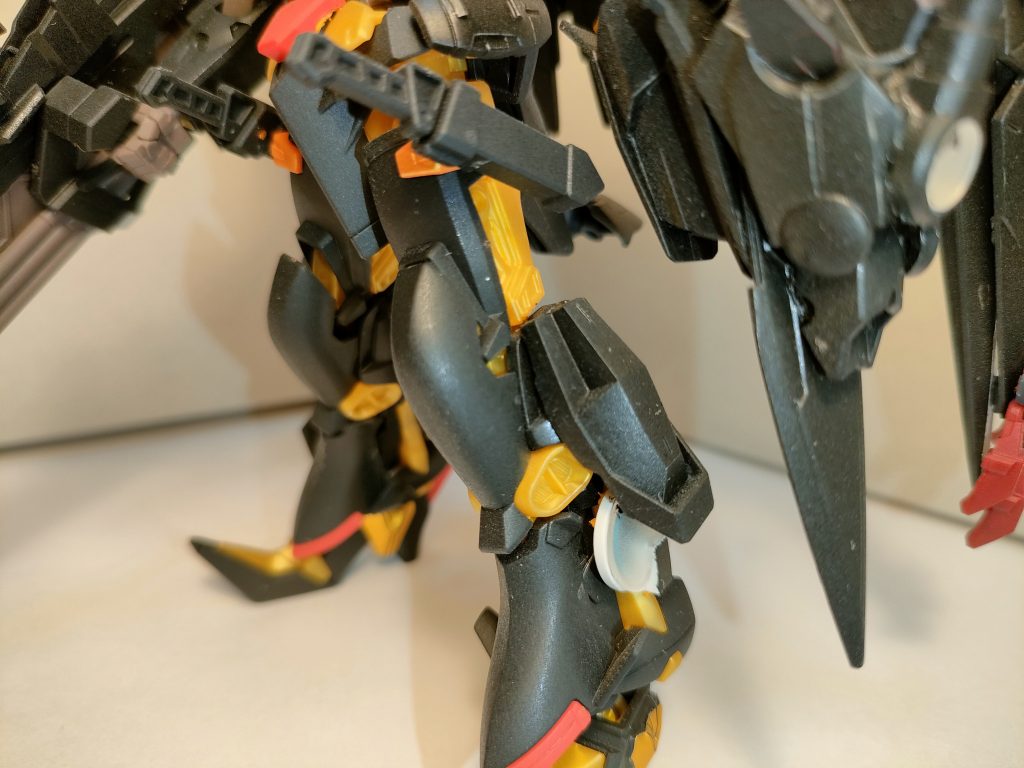 脚の部分にも粒子貯蔵装着を拝借して取り付けている。