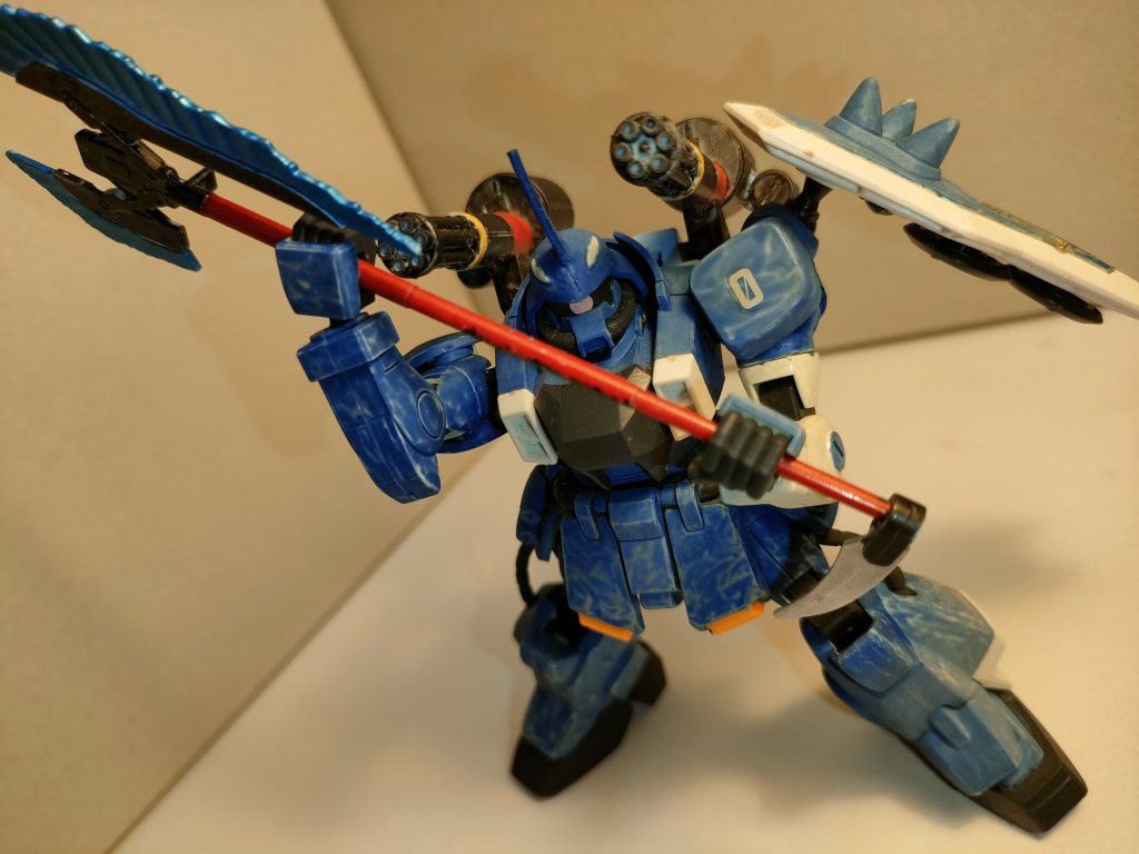 一応角は自作。当時精一杯頑張ってきって削って取り付けた良い思い出(zaku-kao5) 自分の中ではオリジナルのエースパイロットを妄想して作ってましたね。ミネルバかジュール隊にいたら良いな〜的な(zaku-kao8)