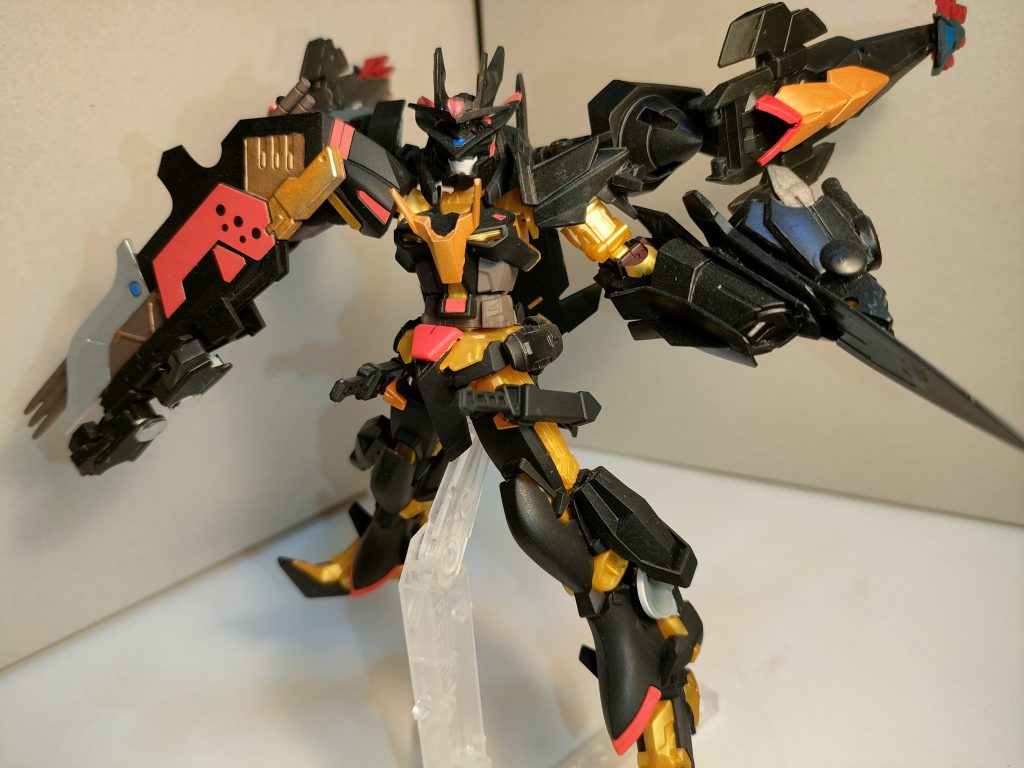 この得体のしれないテクノロジーで改修されたゴールドフレームは、このコズミック・イラ世界の王道ではない者達の世界で留まり、願わくば決して本編に出て来ないで欲しい…。