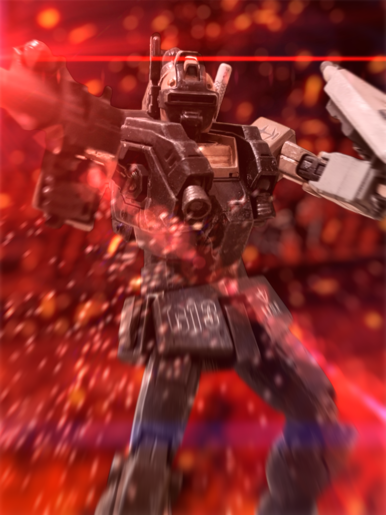 目の前に黒い影が降り立ち、逃げる亡者の背中目がけて、さらに追い打ちをかけるように、光の矢を浴びせた。連邦軍のMSは携行型のビーム兵器を擁している。超鋼スチール合金の装甲も、ビーム兵器の前では紙切れに等しい。背中から撃ち抜かれたMSは、いとも簡単に爆散し、火柱を上げた。