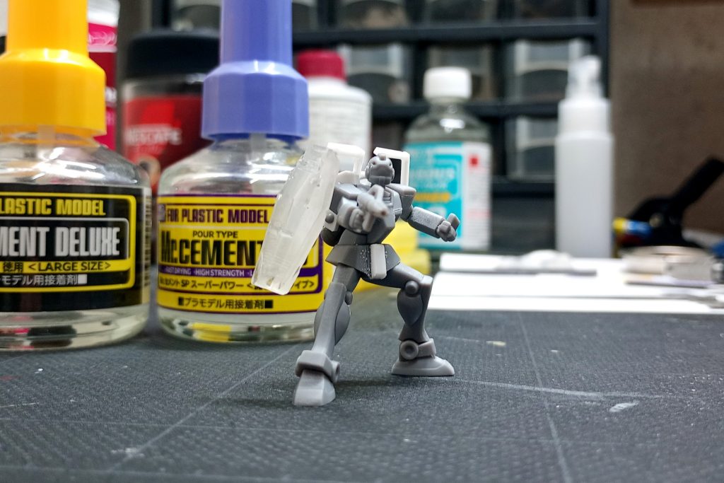 UVレジンでシールドを複製したものの、硬すぎてうまく加工ができず...。