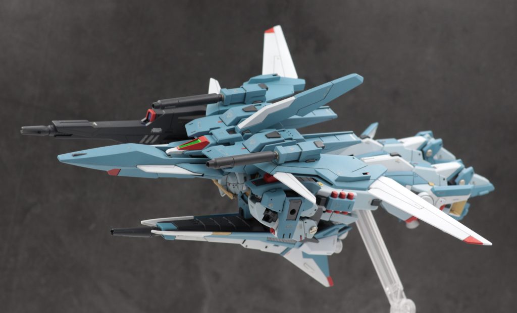 そして一番の目玉のMA形態! リガズィカスタムに近づけ、シールドブースターを下に装備。