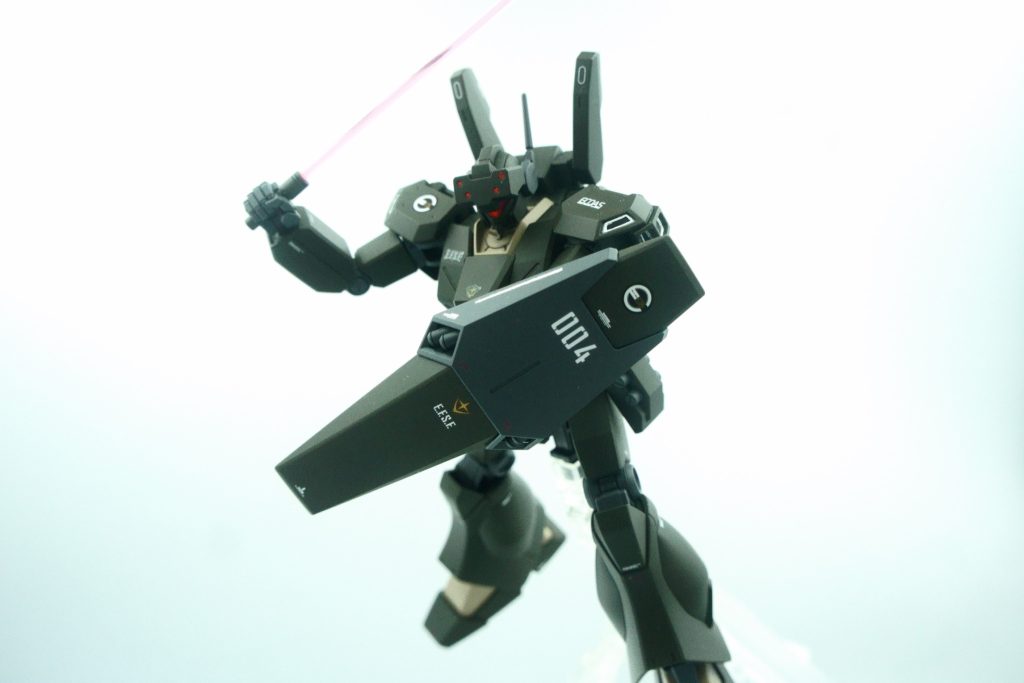 ビームサーベルは、長・短2種類がついています。写真では短を使用。