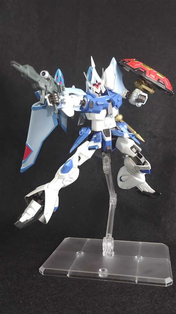 近接戦闘特化のMSですが、ライフルがちゃんとあります。塗装もちゃんとしています。が、これはつや消しのほうが良かった。後日つや消しにします。